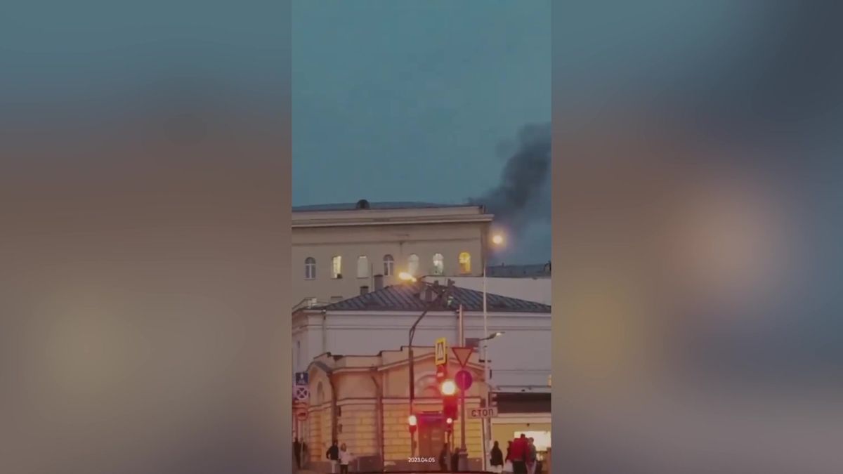 Video: Hořící ministerstvo obrany v Moskvě